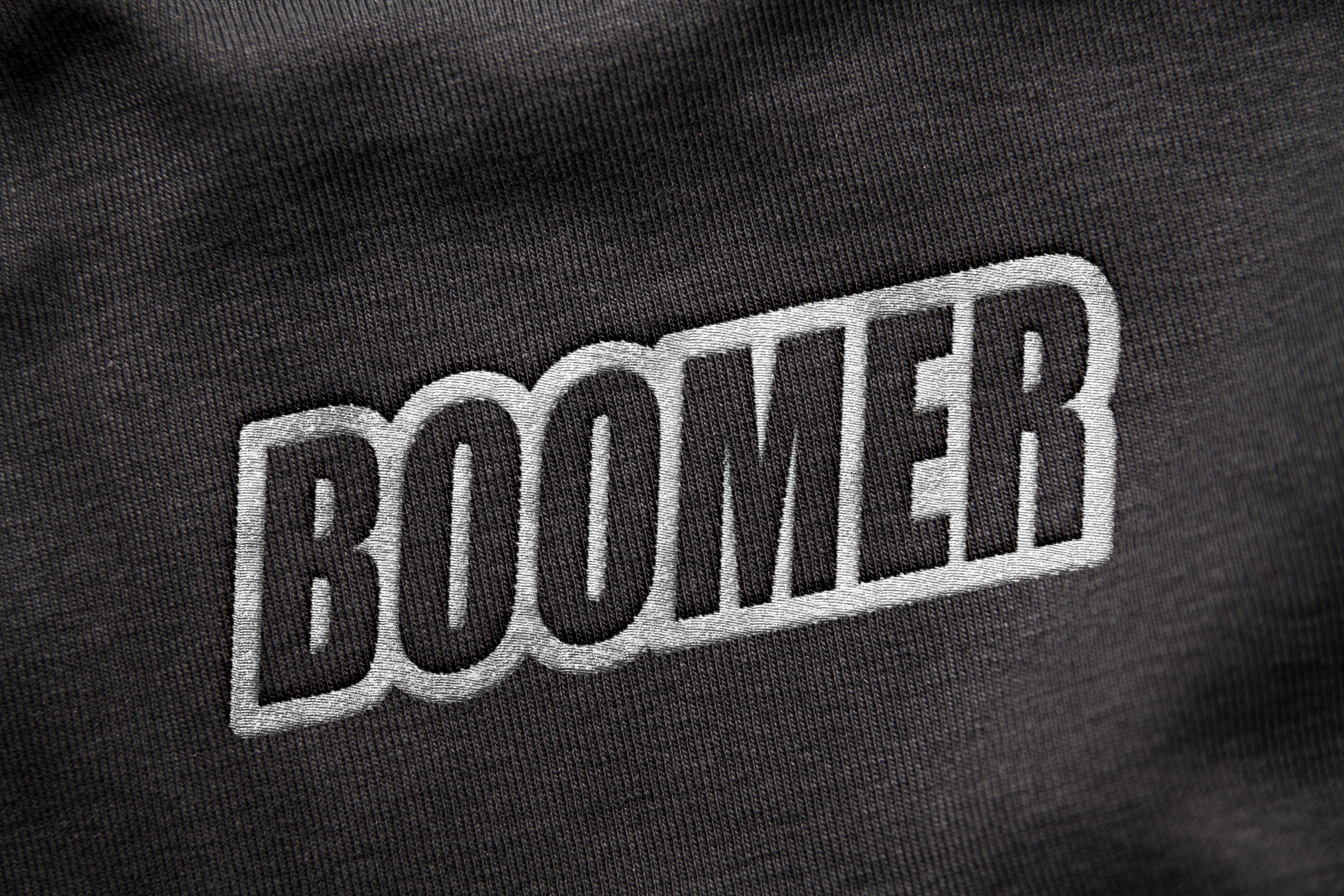 BOOMER — Mockup sweat brodé